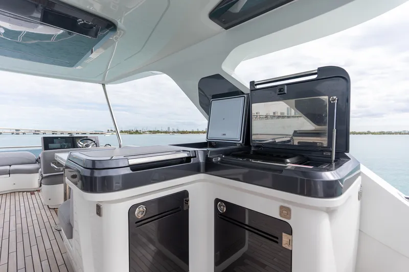 Slide: The Image of Galeon 560 FLY 2025 - 59