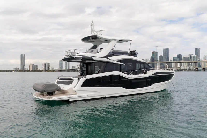 Slide: The Image of Galeon 560 FLY 2025 - 6