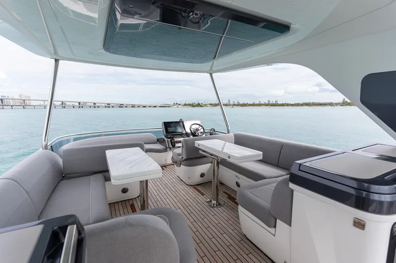 Slide: The Image of Galeon 560 FLY 2025 - 60