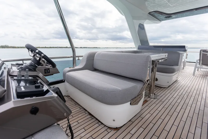 Slide: The Image of Galeon 560 FLY 2025 - 63
