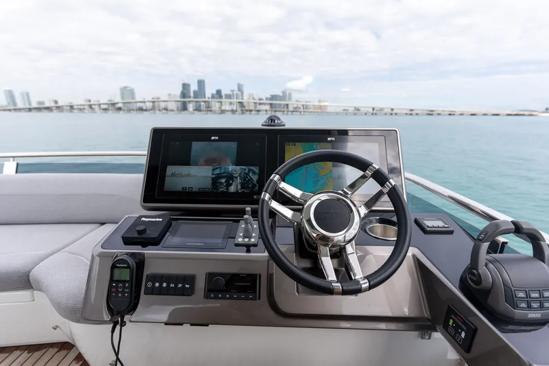 Slide: The Image of Galeon 560 FLY 2025 - 65