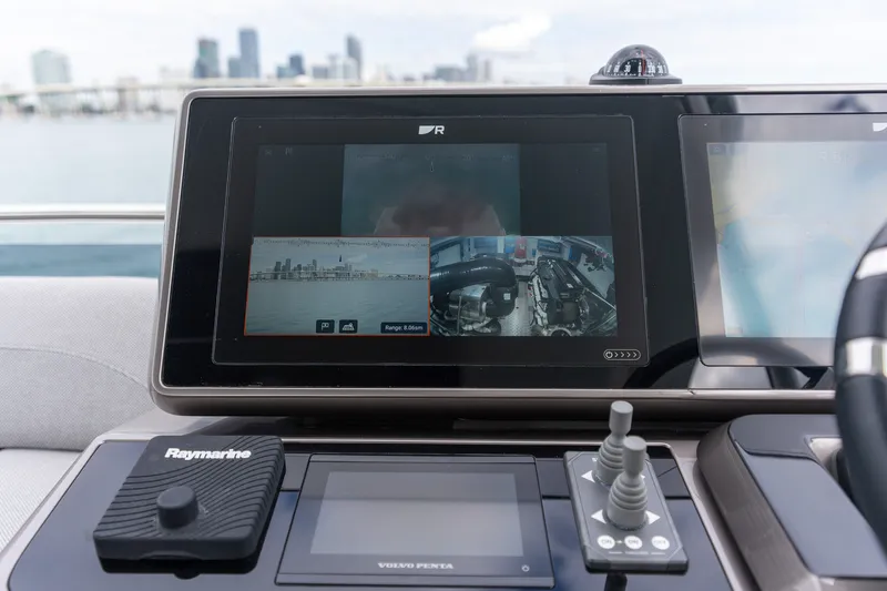 Slide: The Image of Galeon 560 FLY 2025 - 67