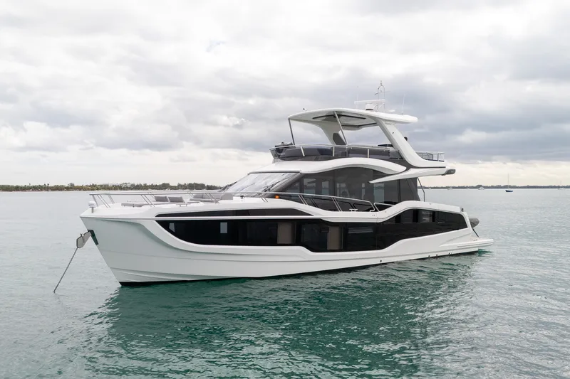 Slide: The Image of Galeon 560 FLY 2025 - 7