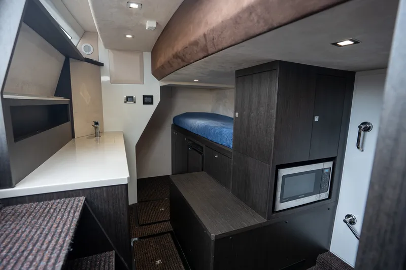 Slide: The Image of Galeon 560 FLY 2025 - 71