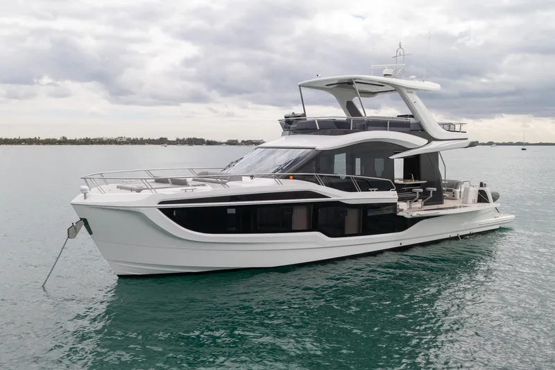 Slide: The Image of Galeon 560 FLY 2025 - 73