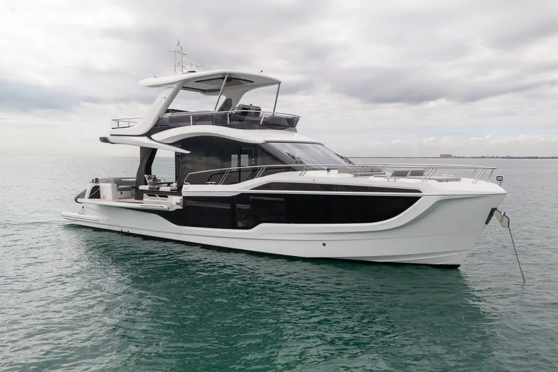 Slide: The Image of Galeon 560 FLY 2025 - 74