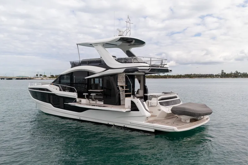 Slide: The Image of Galeon 560 FLY 2025 - 77