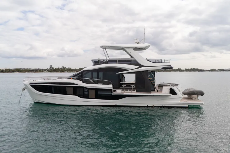 Slide: The Image of Galeon 560 FLY 2025 - 78