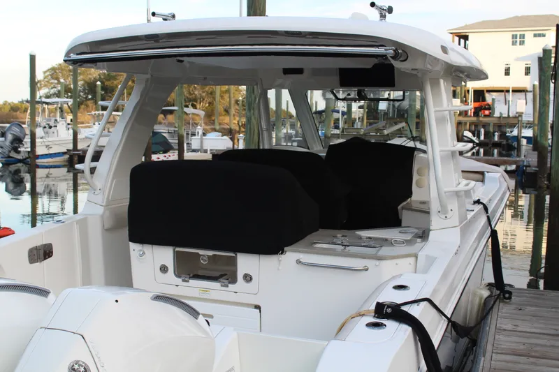 Slide: The Image of Boston Whaler 350 REALM 2021 - 25