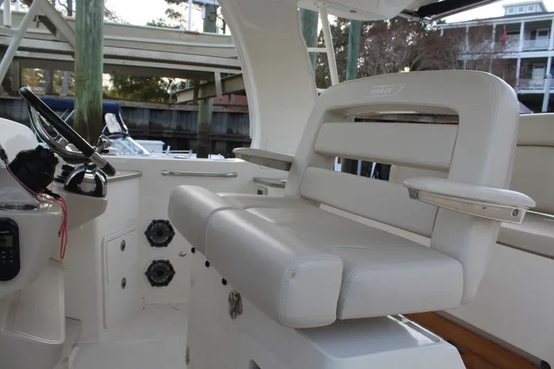 Slide: The Image of Boston Whaler 350 REALM 2021 - 28