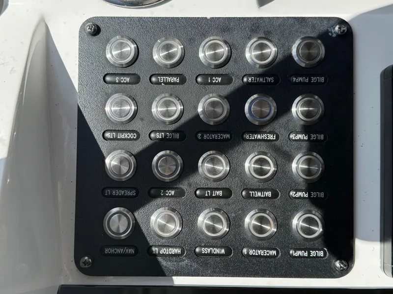 Slide: The Image of Intrepid 475 SPORT YACHT 2019 - 24