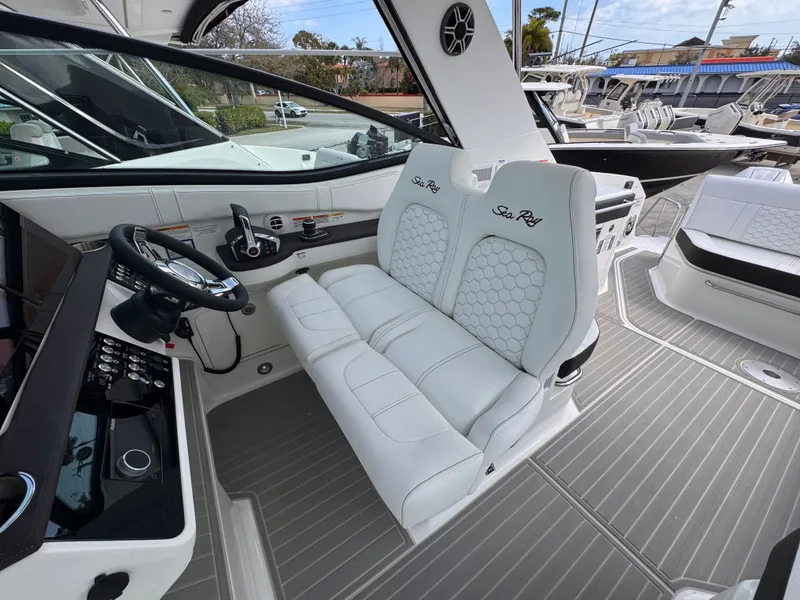 Slide: The Image of Sea Ray Sundancer 320 Outboard 2026 - 17