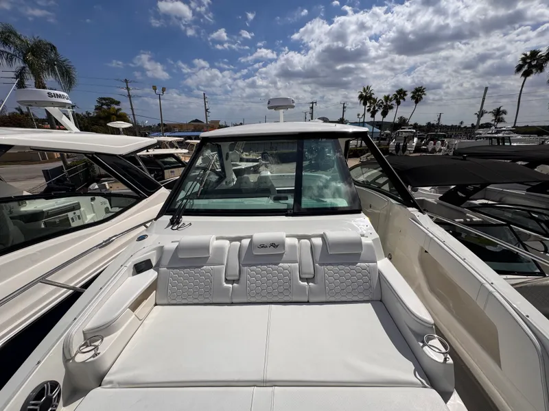 Slide: The Image of Sea Ray Sundancer 320 Outboard 2026 - 24