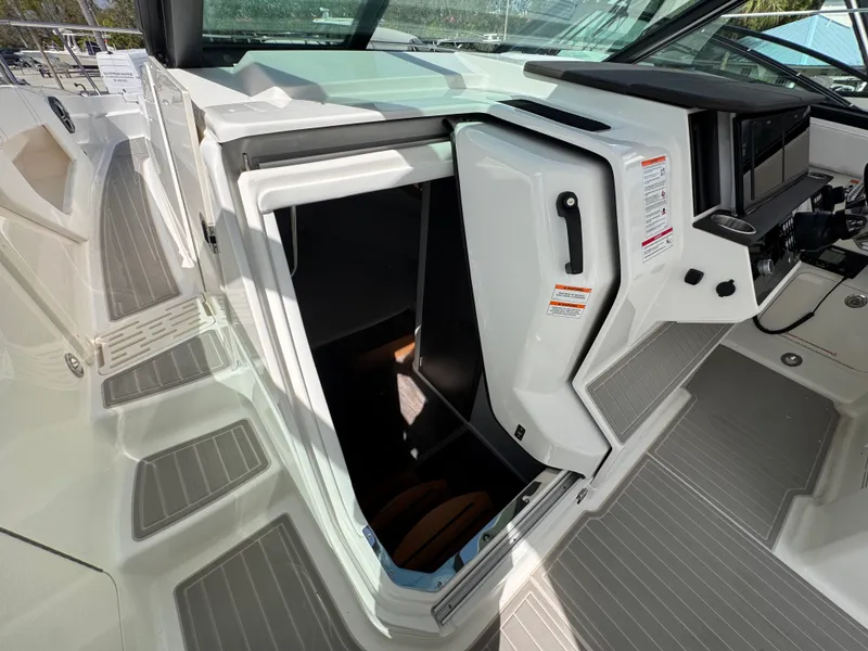 Slide: The Image of Sea Ray Sundancer 320 Outboard 2026 - 25