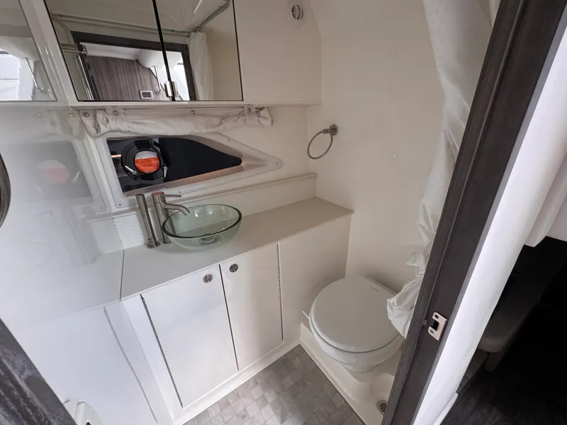 Slide: The Image of Sea Ray Sundancer 320 Outboard 2026 - 31