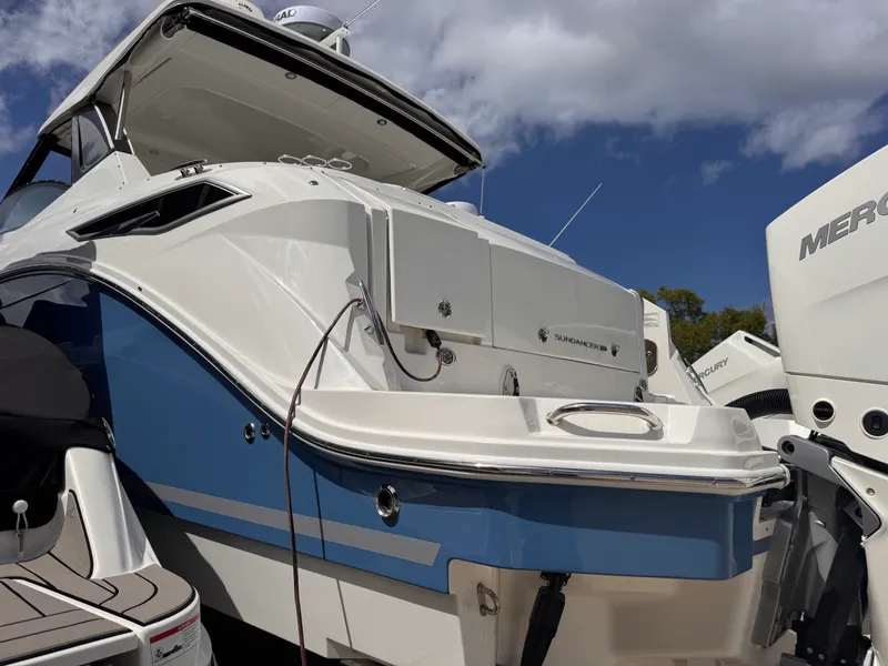 Slide: The Image of Sea Ray Sundancer 320 Outboard 2026 - 4