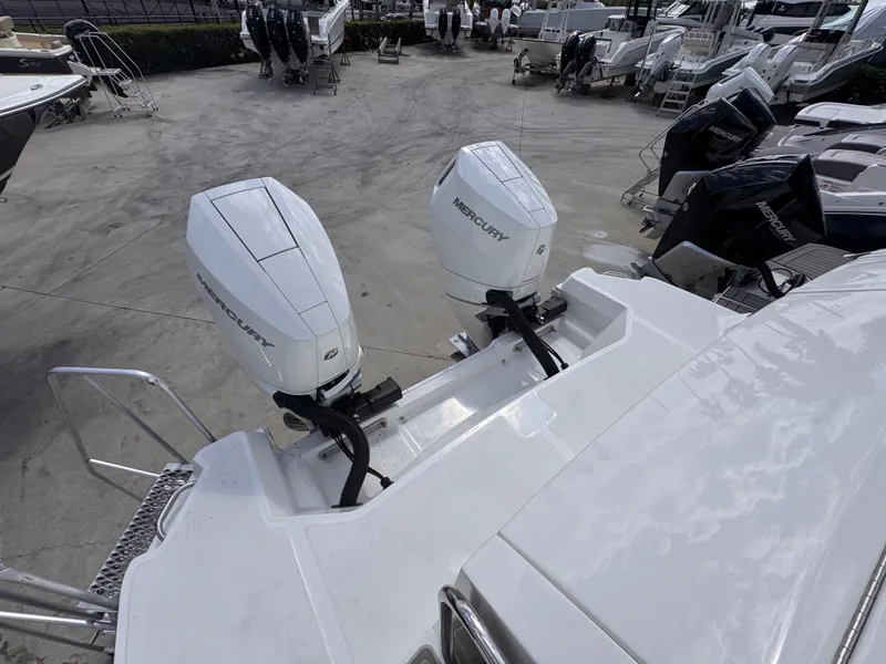 Slide: The Image of Sea Ray Sundancer 320 Outboard 2026 - 6