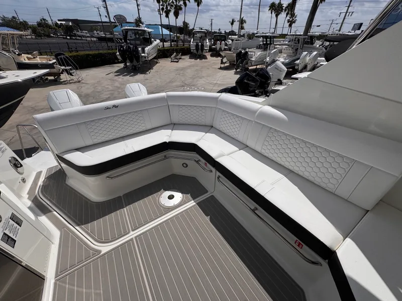 Slide: The Image of Sea Ray Sundancer 320 Outboard 2026 - 9