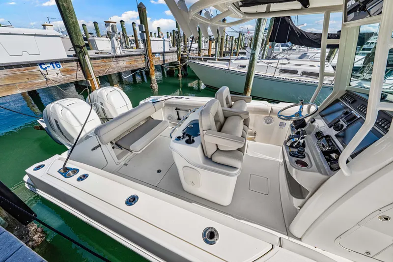 Slide: The Image of Boston Whaler 280 OUTRAGE 2017 - 18