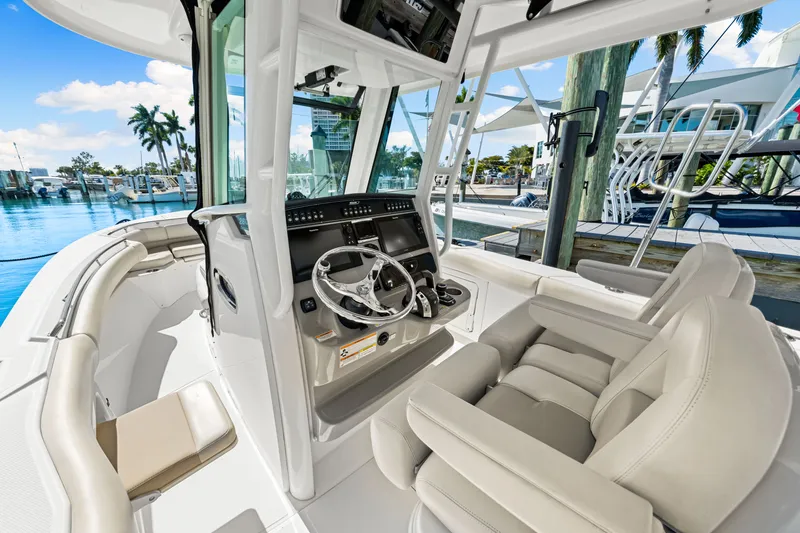 Slide: The Image of Boston Whaler 280 OUTRAGE 2017 - 21