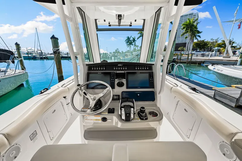 Slide: The Image of Boston Whaler 280 OUTRAGE 2017 - 22