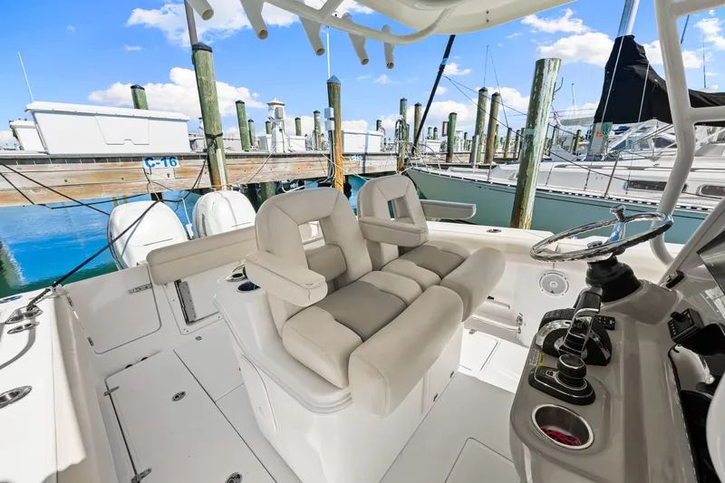 Slide: The Image of Boston Whaler 280 OUTRAGE 2017 - 24