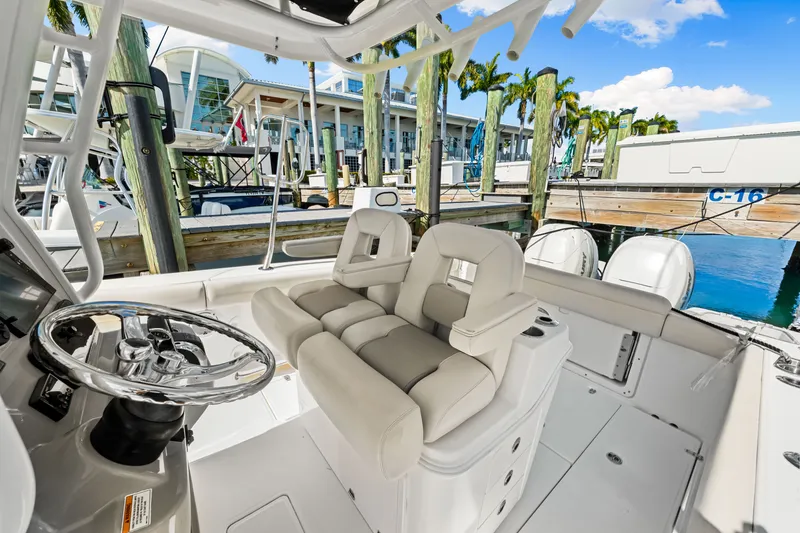 Slide: The Image of Boston Whaler 280 OUTRAGE 2017 - 25