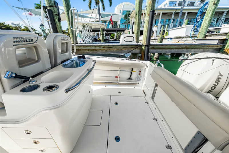 Slide: The Image of Boston Whaler 280 OUTRAGE 2017 - 28