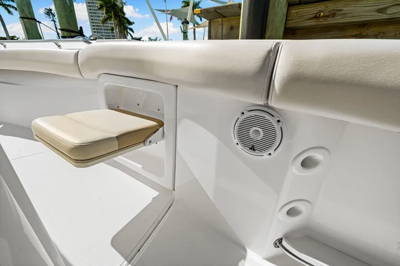 Slide: The Image of Boston Whaler 280 OUTRAGE 2017 - 36