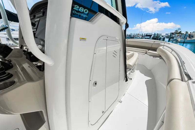 Slide: The Image of Boston Whaler 280 OUTRAGE 2017 - 37