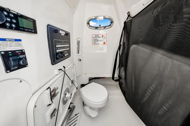 Slide: The Image of Boston Whaler 280 OUTRAGE 2017 - 38