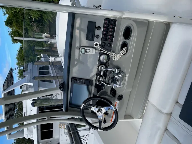 Slide: The Image of Boston Whaler 27 DA 2014 - 4