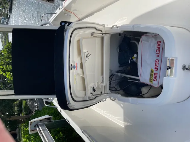 Slide: The Image of Boston Whaler 27 DA 2014 - 7