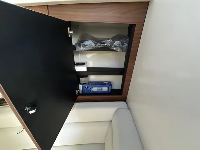 Slide: The Image of Boston Whaler 350 EX 2021 - 11