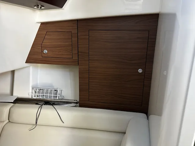 Slide: The Image of Boston Whaler 350 EX 2021 - 15