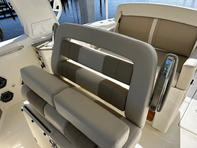 Slide: The Image of Boston Whaler 350 EX 2021 - 22