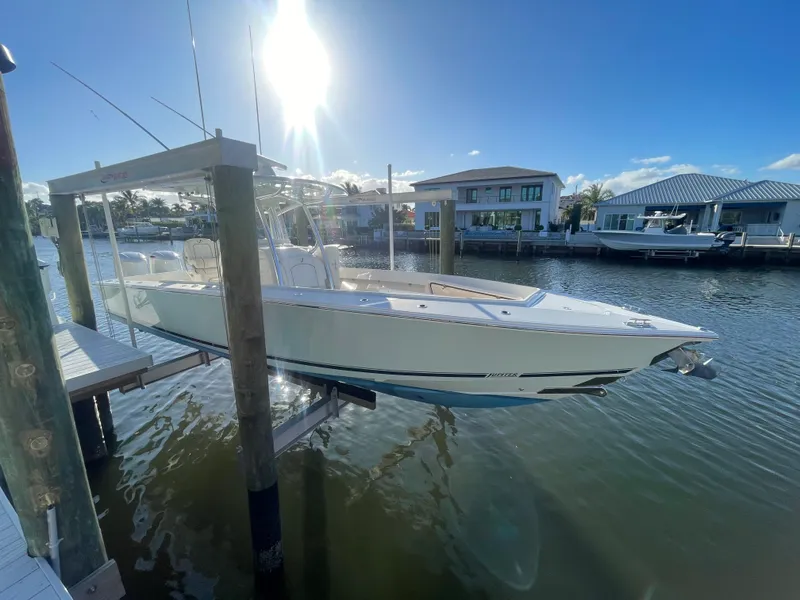 The Image of Jupiter 32 CENTER CONSOLE 2014 - 0