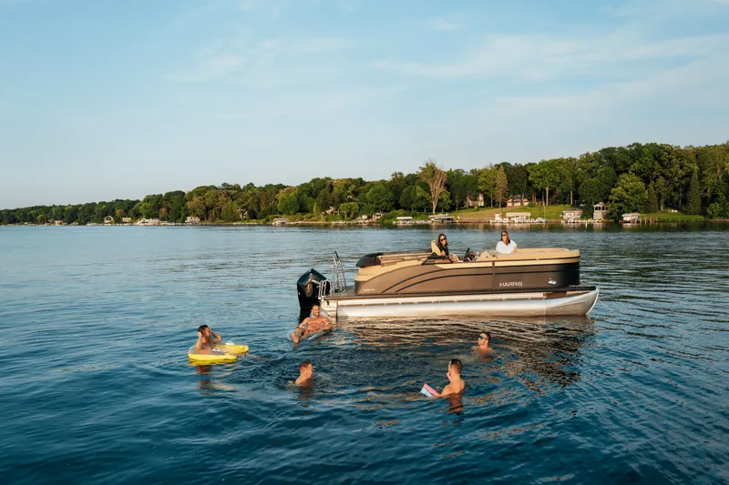 Slide: The Image of Harris Cruiser 230 2026 - 60