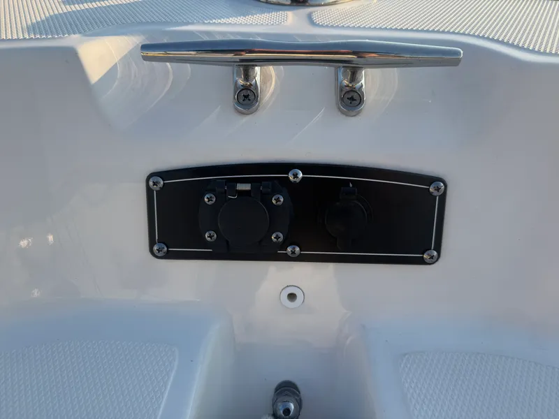 Slide: The Image of Boston Whaler 15 MONTAUK 2023 - 17