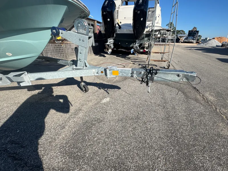 Slide: The Image of Boston Whaler 15 MONTAUK 2023 - 18