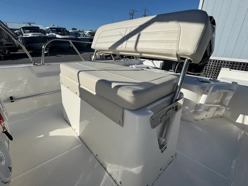 Slide: The Image of Boston Whaler 15 MONTAUK 2023 - 9