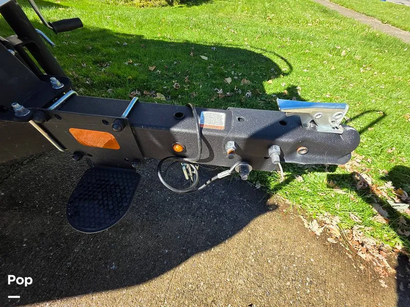 Slide: The Image of Sun Tracker Bass Buggy 18 DLX 2023 - 15970409