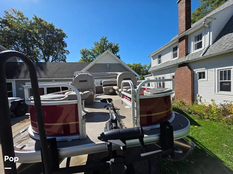 Slide: The Image of Sun Tracker Bass Buggy 18 DLX 2023 - 15970411