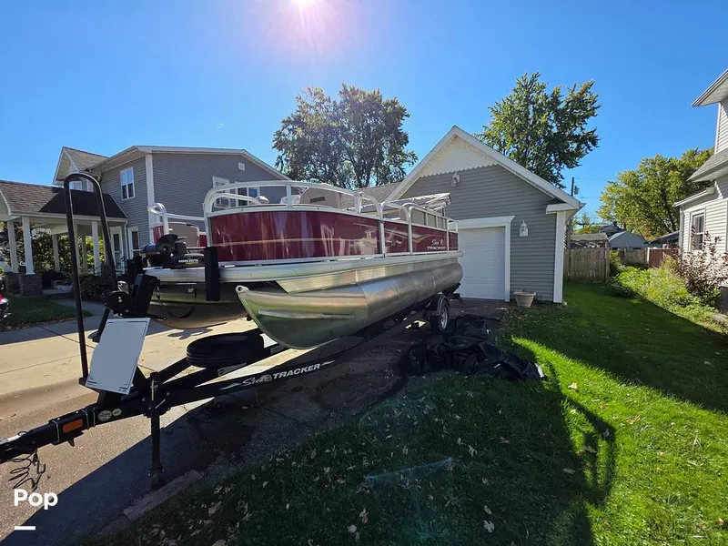 Slide: The Image of Sun Tracker Bass Buggy 18 DLX 2023 - 15970412