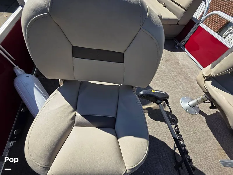 Slide: The Image of Sun Tracker Bass Buggy 18 DLX 2023 - 15970418