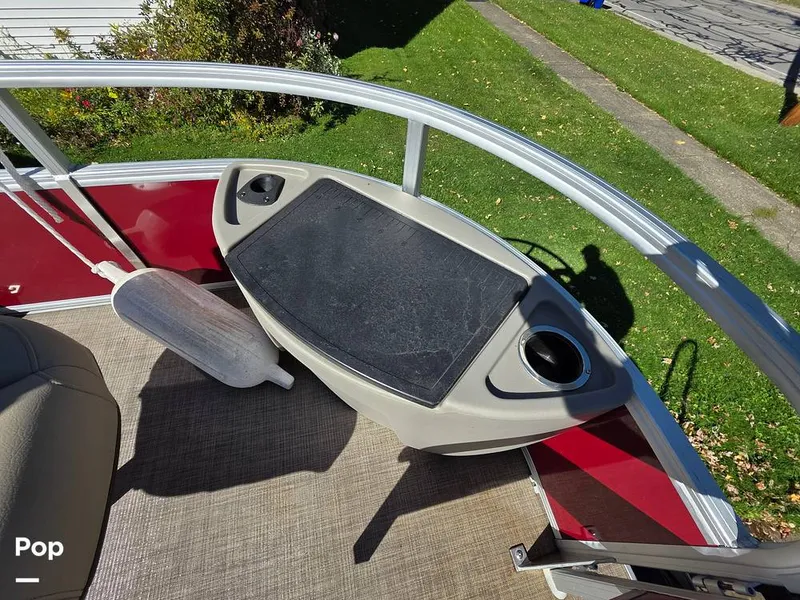 Slide: The Image of Sun Tracker Bass Buggy 18 DLX 2023 - 15970421