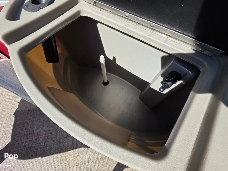 Slide: The Image of Sun Tracker Bass Buggy 18 DLX 2023 - 15970422