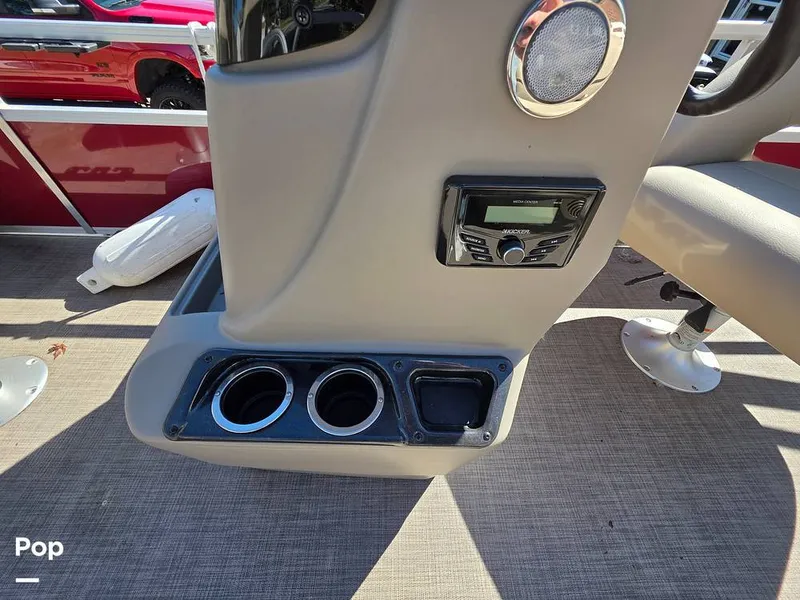 Slide: The Image of Sun Tracker Bass Buggy 18 DLX 2023 - 15970425