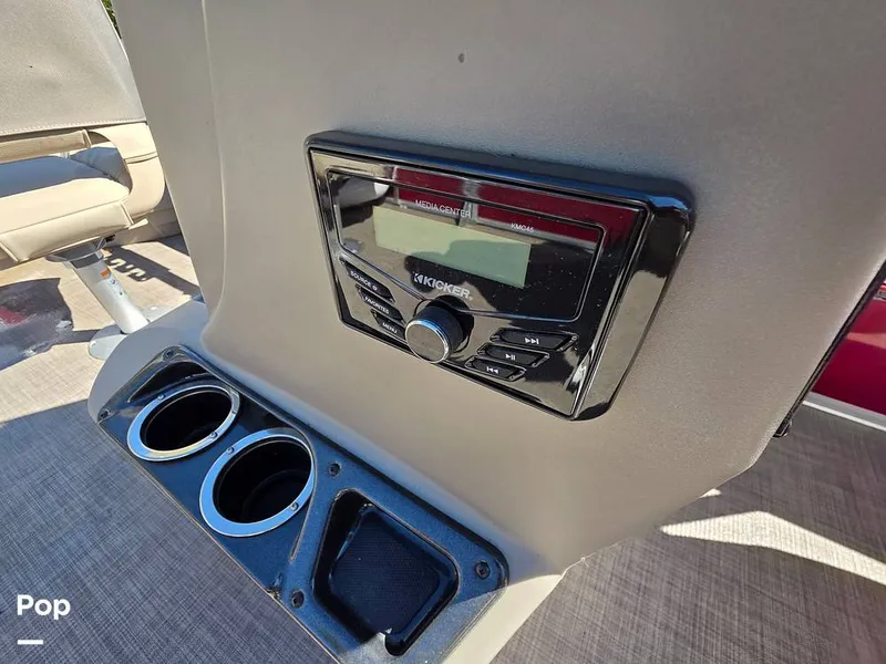 Slide: The Image of Sun Tracker Bass Buggy 18 DLX 2023 - 15970426