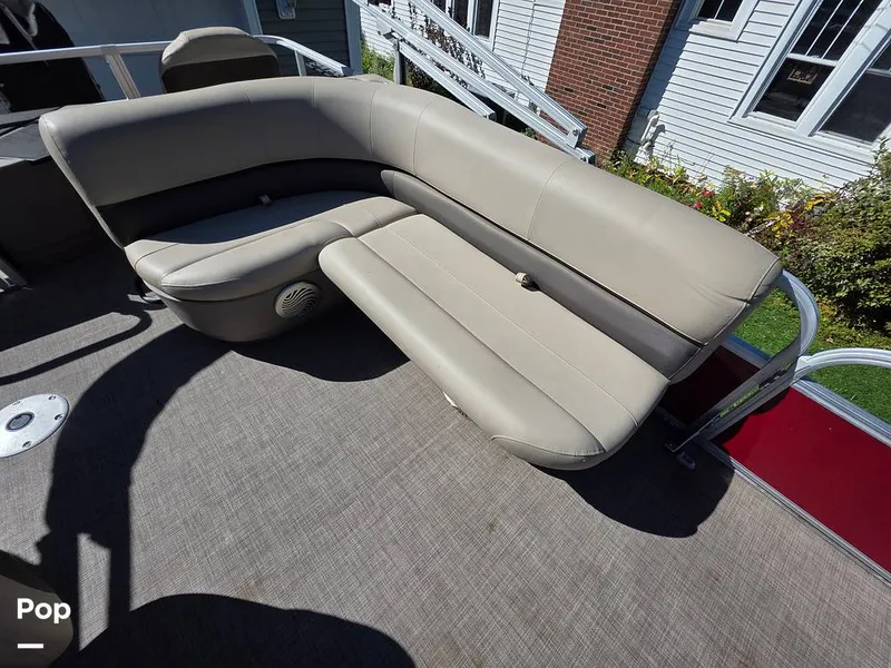 Slide: The Image of Sun Tracker Bass Buggy 18 DLX 2023 - 15970429